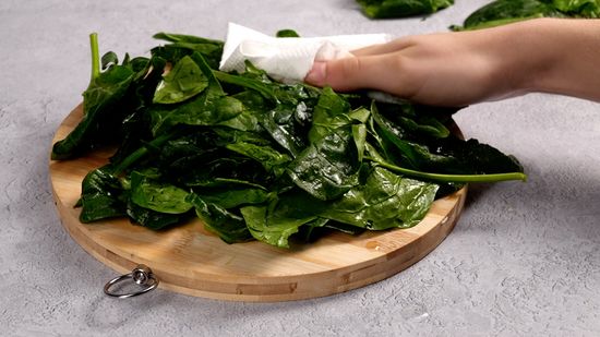 water content in spinach